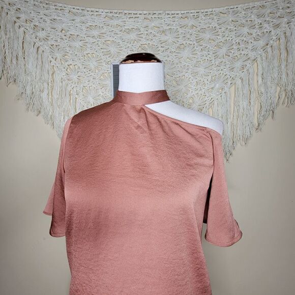 Express Cold Shoulder Cutout Zipper Back Pullover Blouse Size Small - Picture 8 of 11